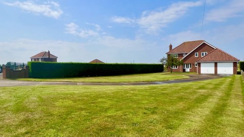 View Full Details for The Hawthorns, 14 Trentside, Derrythorpe, DN17 3JB