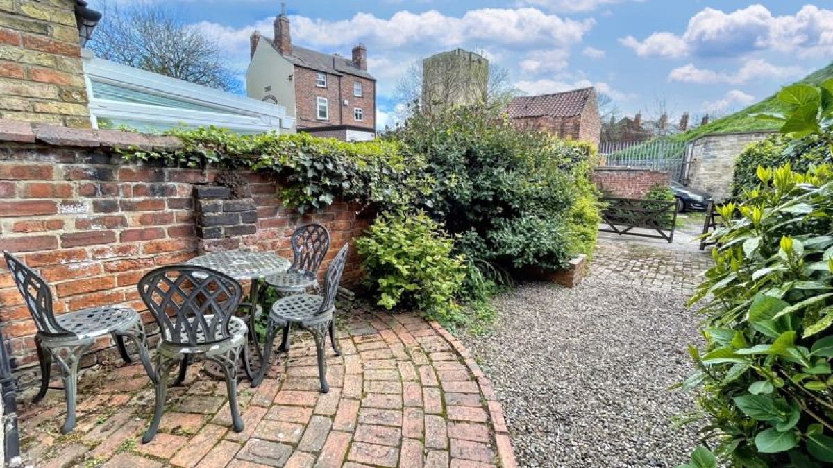 Images for Little Willie Cottage, Union Road, Lincoln
