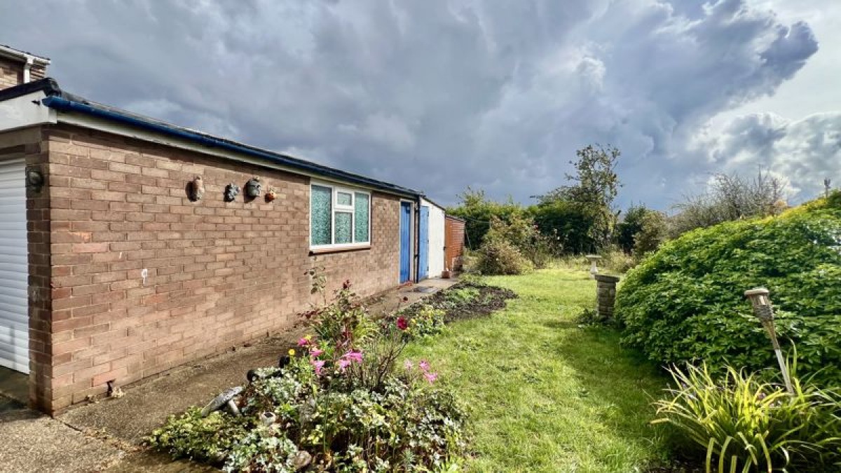 Images for Cliff Avenue, Winterton