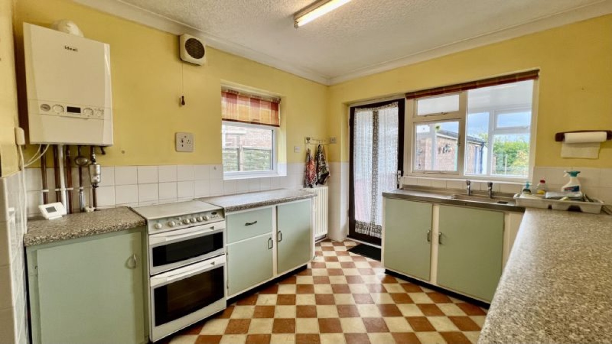 Images for Cliff Avenue, Winterton