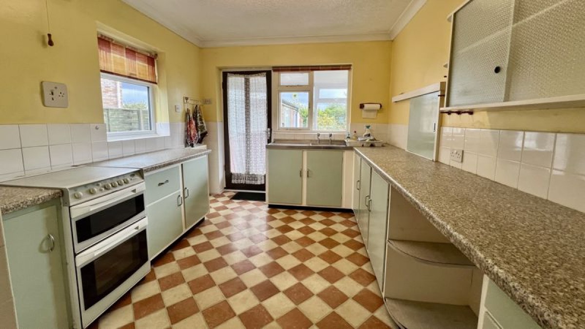 Images for Cliff Avenue, Winterton