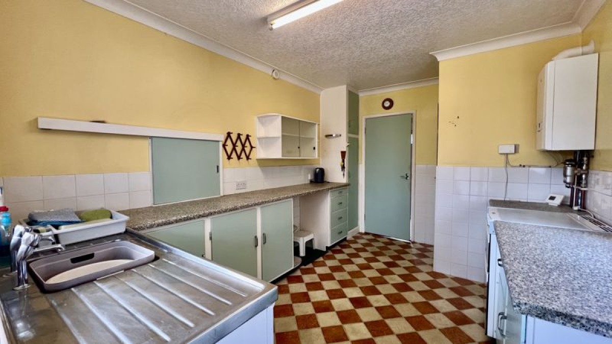 Images for Cliff Avenue, Winterton