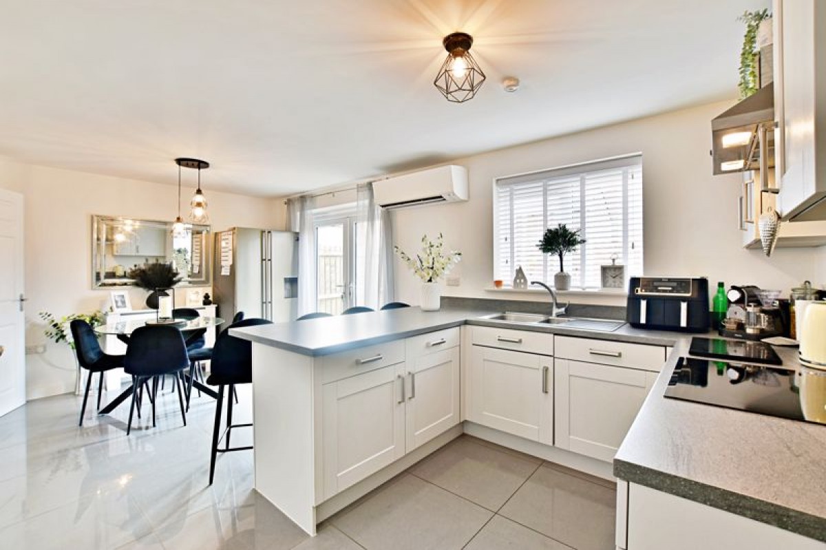 Images for Long Holt Close, Carlton Boulevard, Lincoln