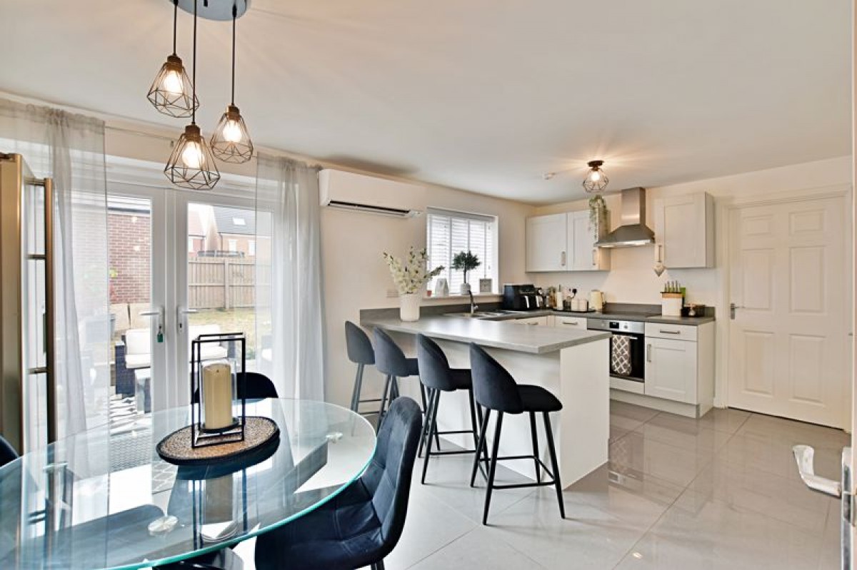 Images for Long Holt Close, Carlton Boulevard, Lincoln