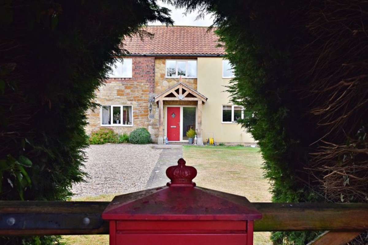 Images for Baxters Cottage, Main Street, North Carlton