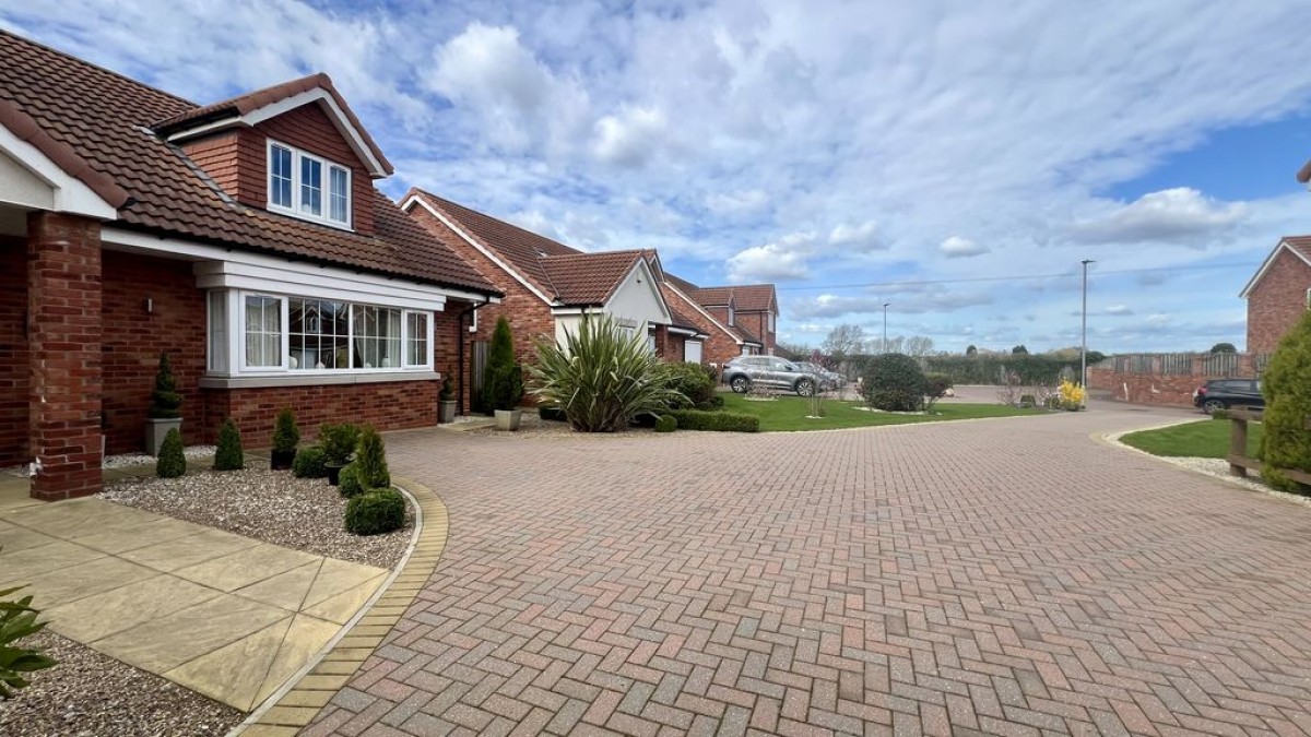 Images for Christophers Meadow, West Butterwick