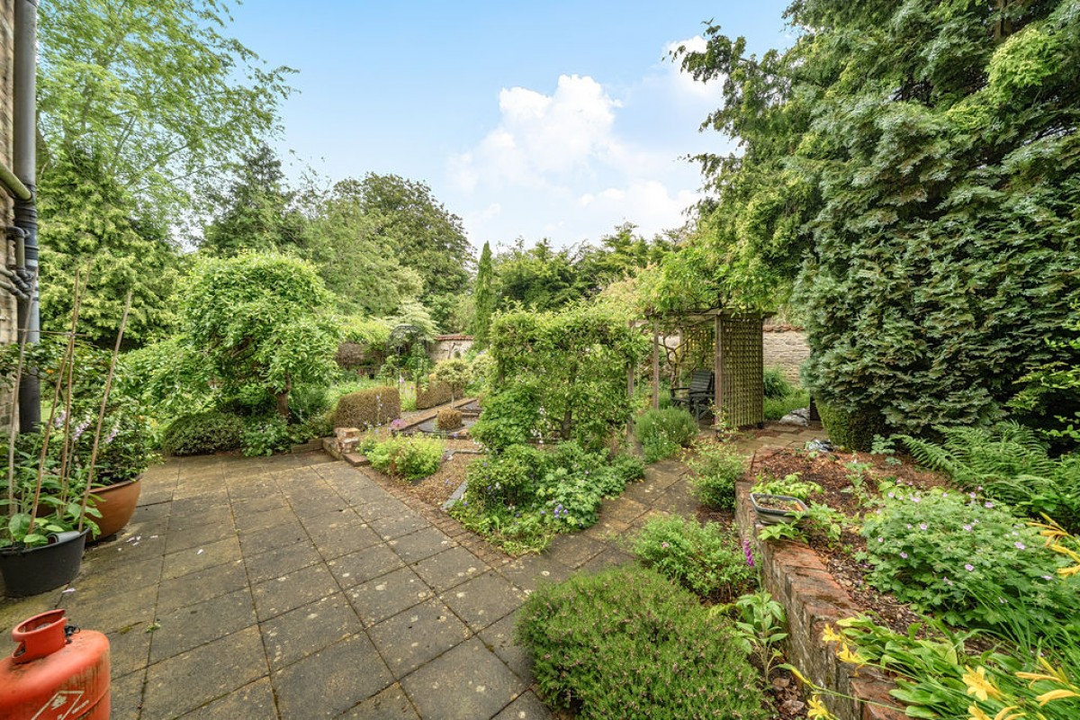 Images for Hales Barn, Church Lane, Navenby