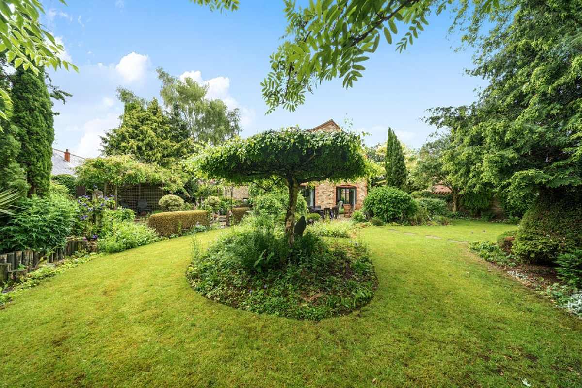 Images for Hales Barn, Church Lane, Navenby