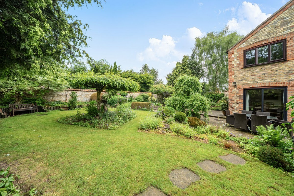 Images for Hales Barn, Church Lane, Navenby